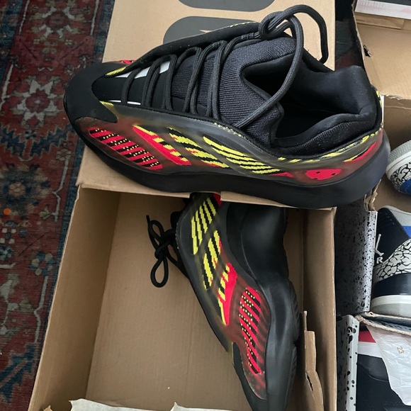 YEEZY 700 RBY - Picture 2 of 4
